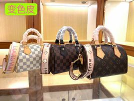 Picture of LV Lady Handbags _SKUfw141811240fw